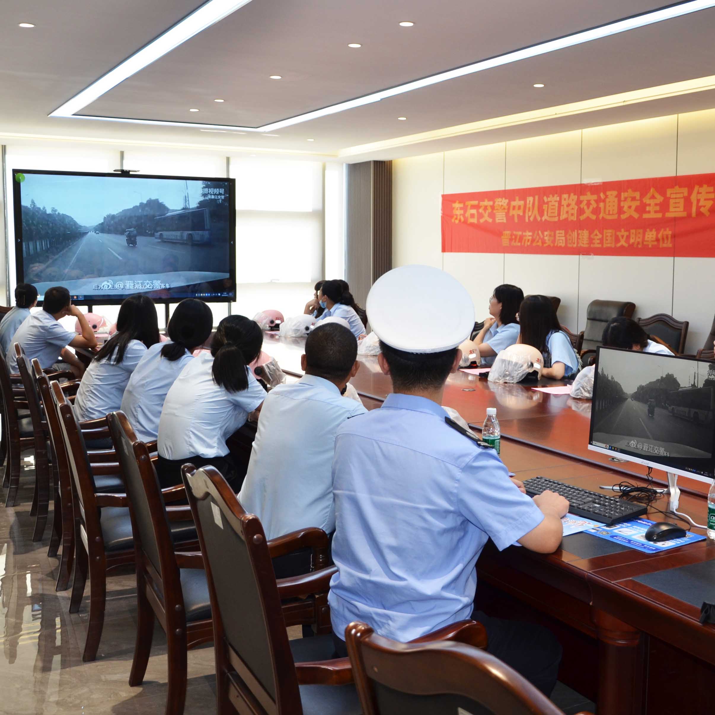 東石交警中隊走進優(yōu)安納傘業(yè)，共筑交通安全防線